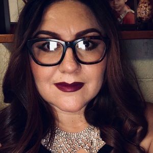 Meet your Posher, Laura